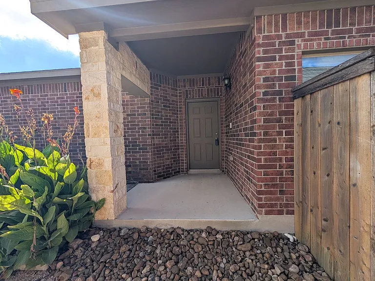 1251 Old FM 306 — Photo 4