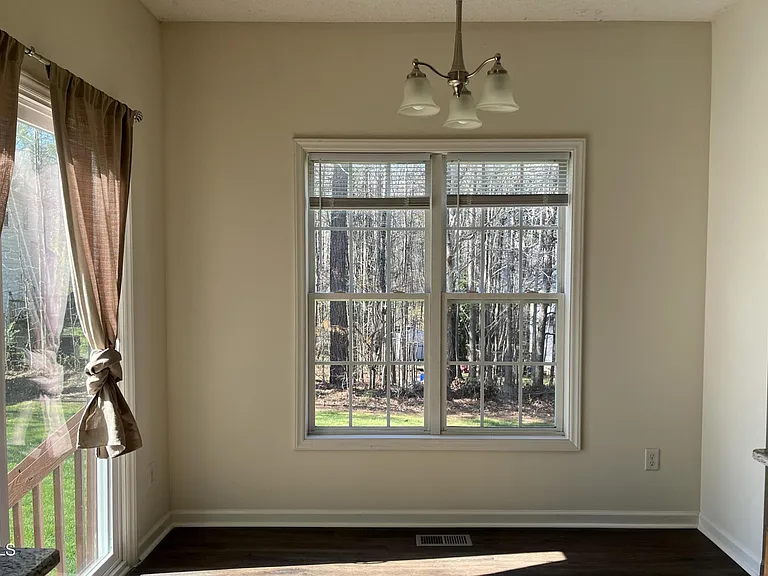 2604 Farlow Gap Ln — Photo 9