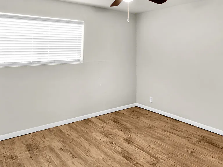 Laurel Heights Apartments — Photo 22