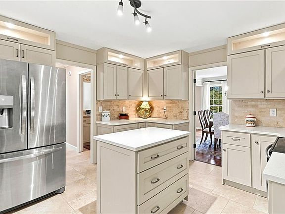 3rd image of 9173 Eves Cir