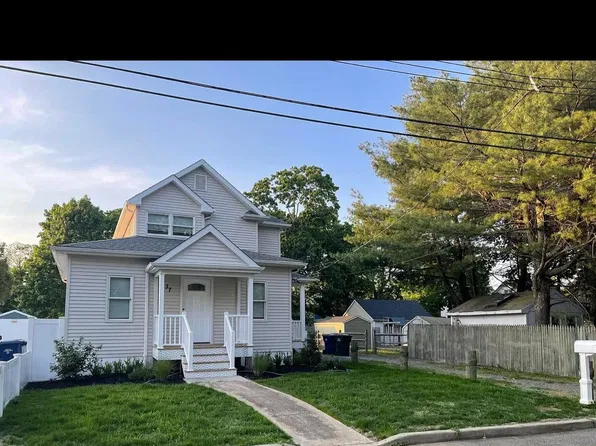 37 Brown Pl, Oakhurst, NJ 07755