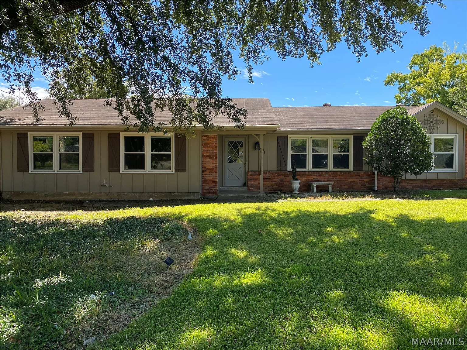 3 bed, 2.0 bath, 1828 sqft, $1,495 — Photo 1