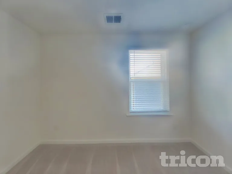 1940 Logan Ln — Photo 15