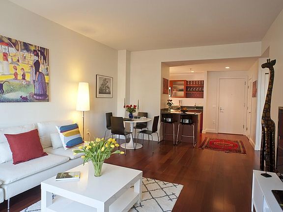 Living Room/Dining Area