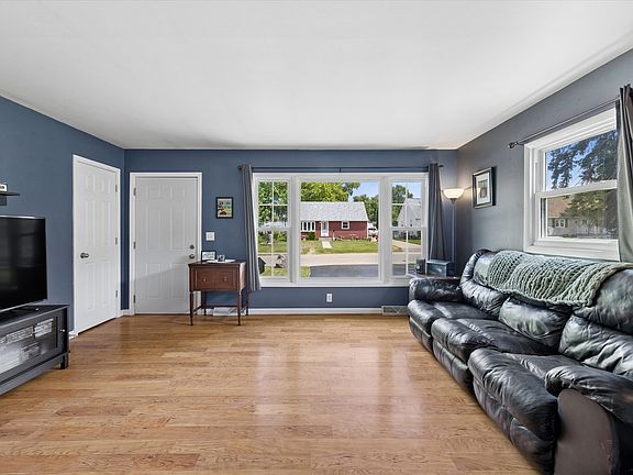 4th image of 221 Koch Dr