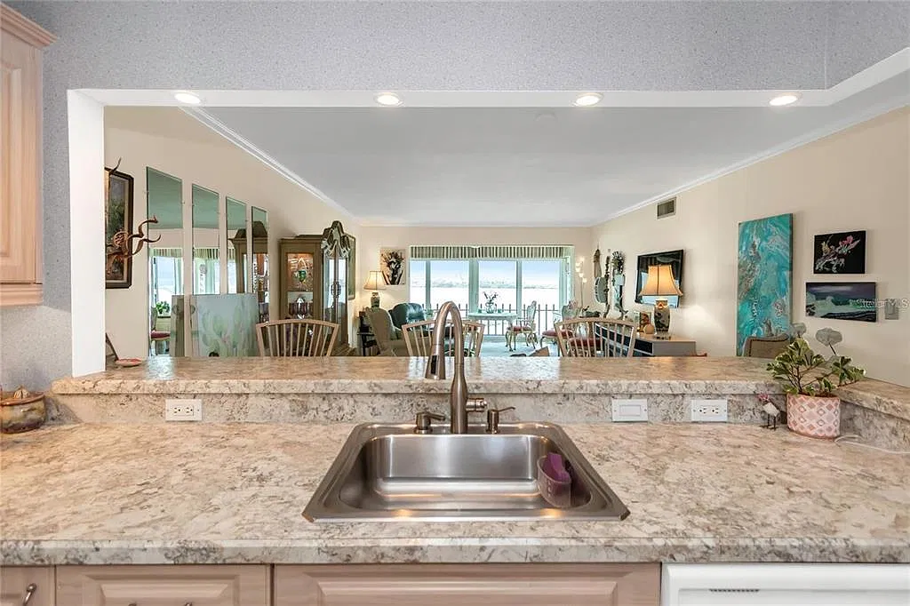 2 bed, 2.0 bath, 1181 sqft, $3,500 — Photo 3
