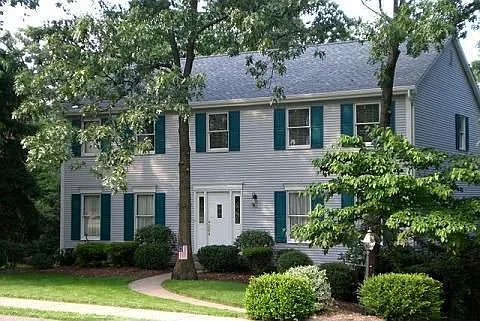 320 Oak Grove Ct photo 1