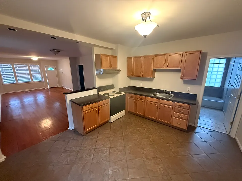 2613 Commor St #1