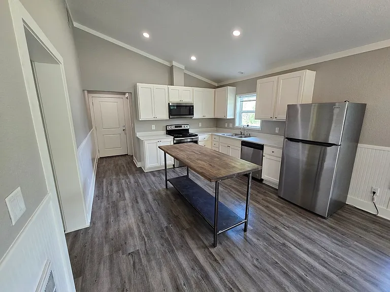 5416 Raymond Stotzer Pkwy — Photo 11