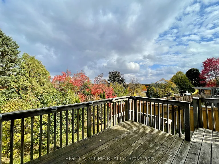 183 Autumn Hill Cres #UPPER — Photo 2