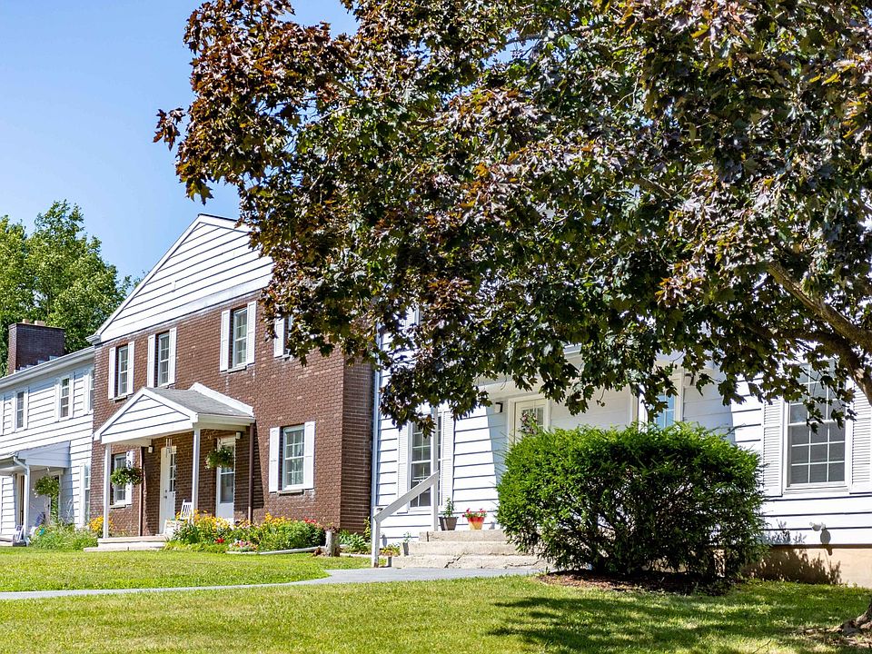 1st image of 15 Canterbury Woods St #15