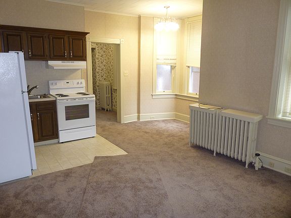 Living/dining area