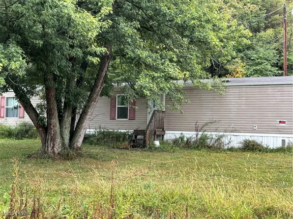 4081 Schumacher Hollow Rd SE, New Philadelphia, OH 44663