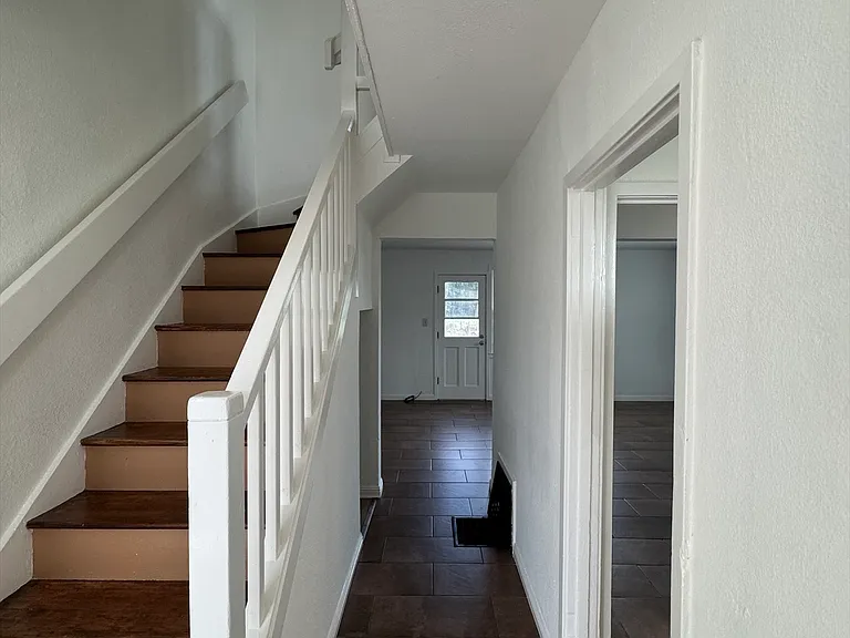 70 Parrott St — Photo 12