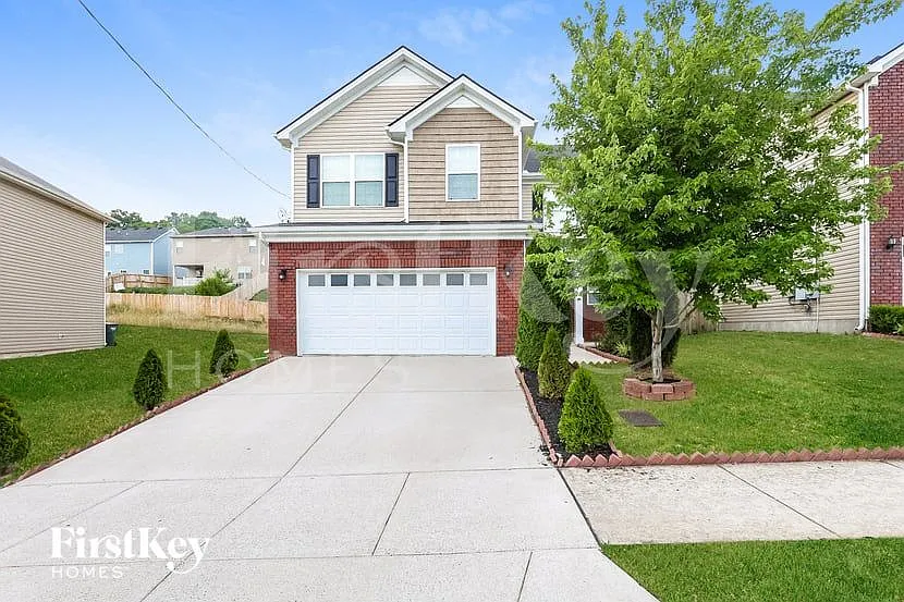 3 bed, 2.5 bath, 1679 sqft, $2,220 — Photo 1