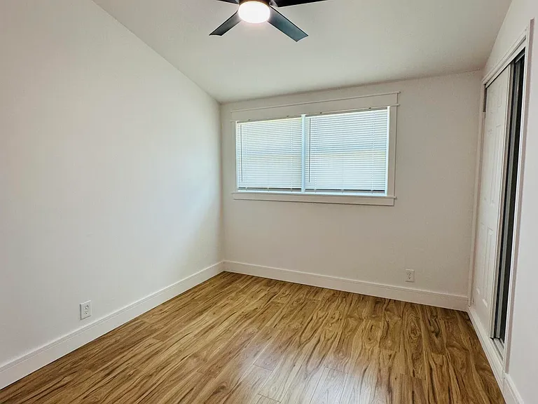 214 SW 4th St — Photo 28