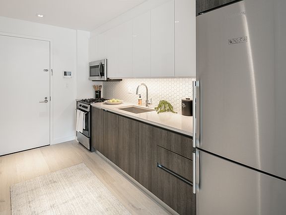 4th image of 178 N 11th St APT 5F