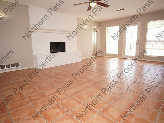 3rd image of 899 Forrest Hills Dr
