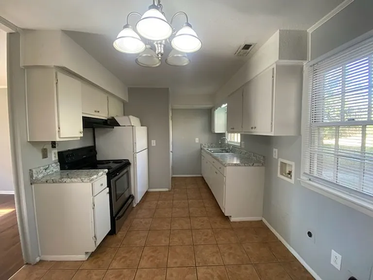 4206 S Dowfield Dr — Photo 5