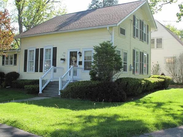 201 Akron St, Lockport, NY 14094