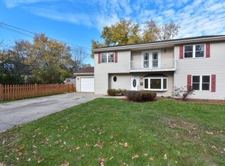 2 Harvey Ave, Grayslake, IL 60030