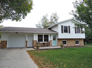 1404 4th Cir NE, Waseca, MN 56093