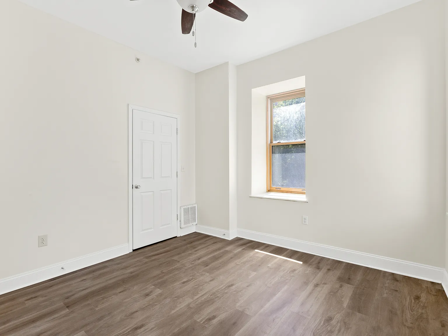 111 Pine St — Photo 2