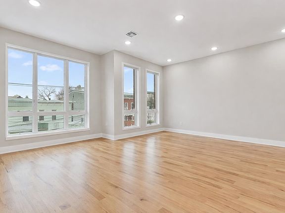 4th image of 598 Bramhall Ave #2