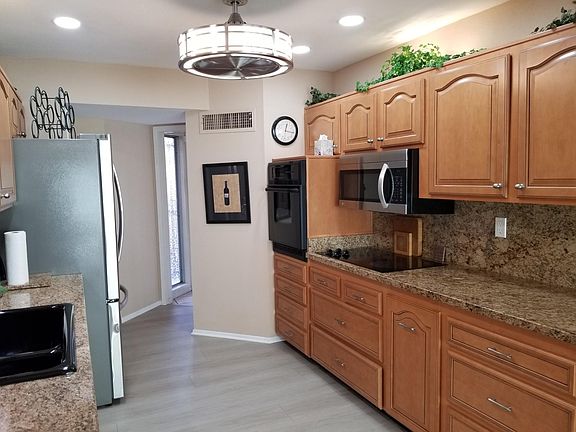 3rd image of 10651 W Hutton Dr
