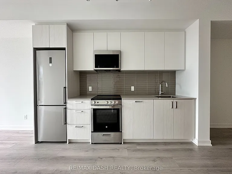 Saint Clair Ave W — Photo 8