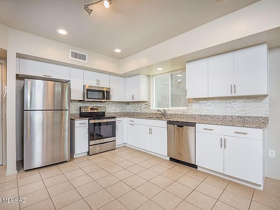 4th image of 848 E Park Modern Dr