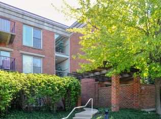 431 Kelburn Rd APT 111, Deerfield, IL 60015