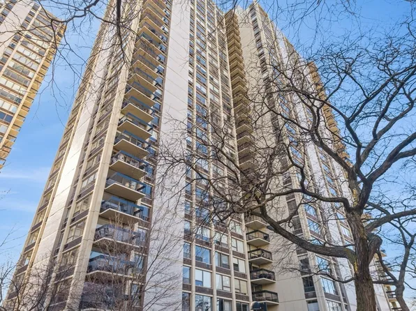 1360 N Sandburg Ter APT 810C, Chicago, IL 60610