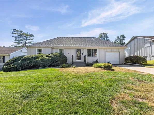 8809 W 94th St, Overland Park, KS 66212