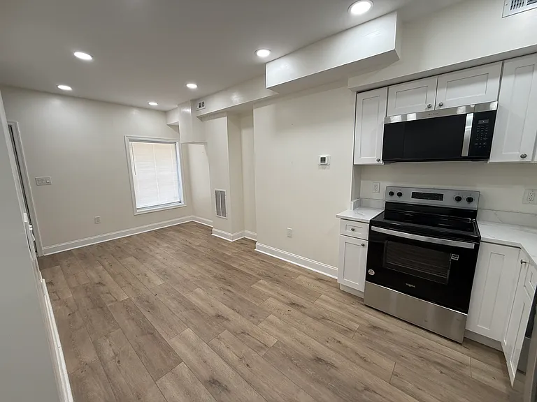 2720 E Biddle St — Photo 34