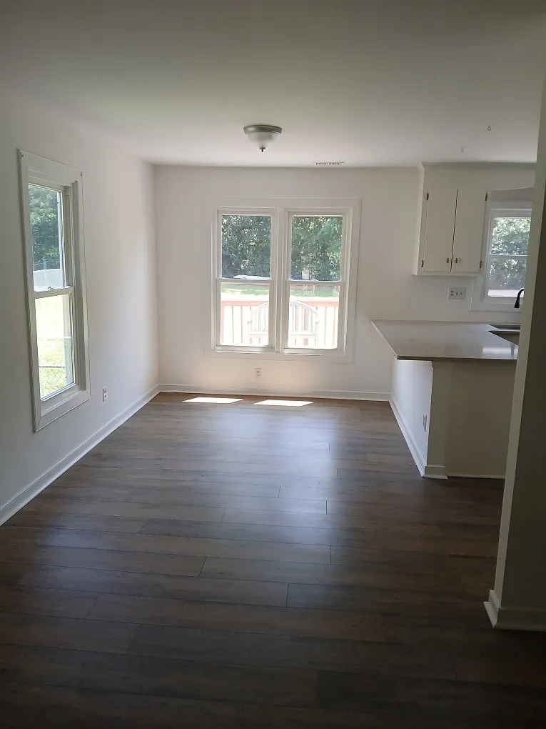 3 bed, 1156 sqft, $2,200 — Photo 3