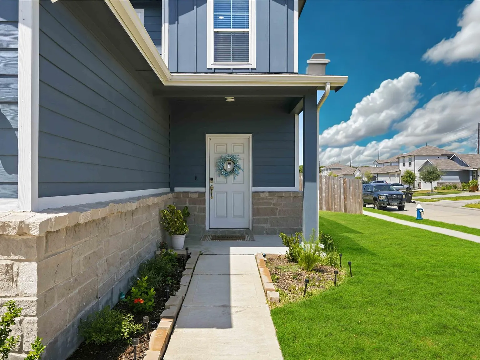 4 bed, 2.5 bath, 2090 sqft, $2,350 — Photo 4
