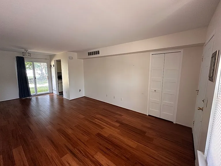 1642 Emerson Cir — Photo 4