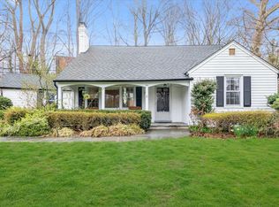 1 Longview Rd, Port Washington, NY 11050