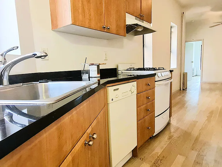 406 W 48th St #5FW — Photo 3