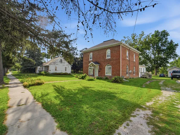 1121 N 4th Ave W, Newton, IA 50208