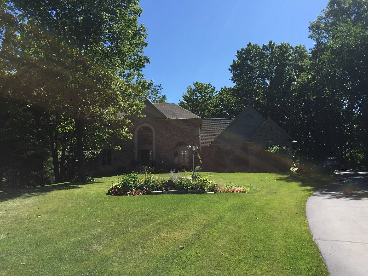 4211 Colonial Ct photo 1
