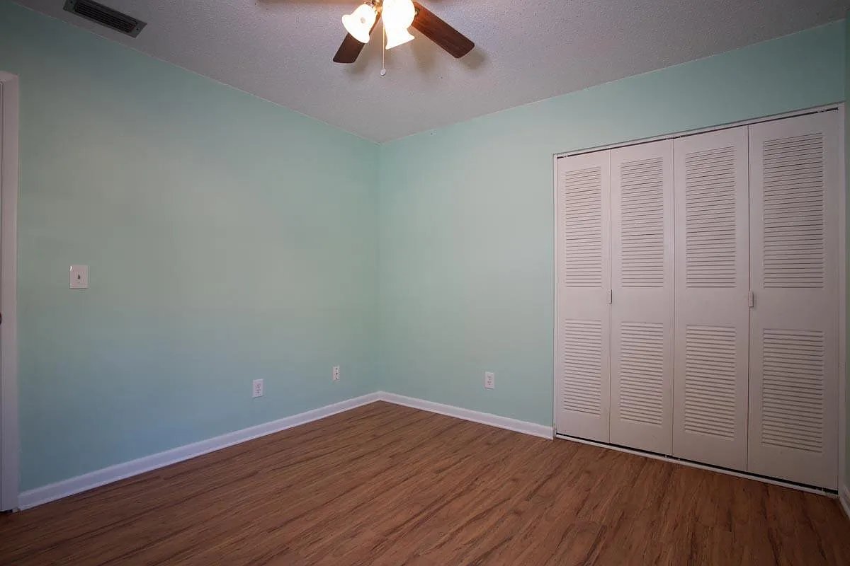 3 bed, 1200 sqft, $2,200 — Photo 3