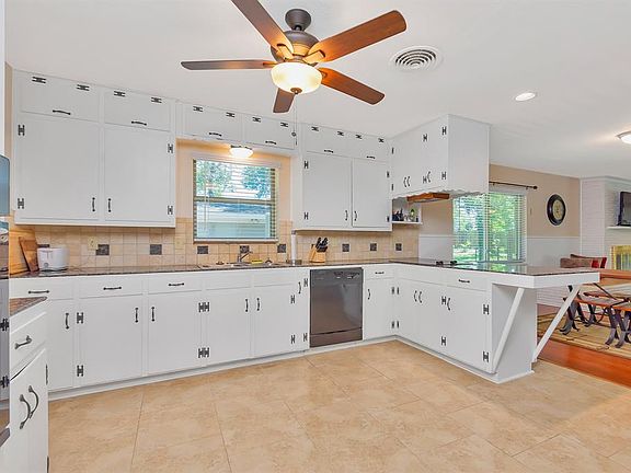 5th image of 3517 Jeanette Dr