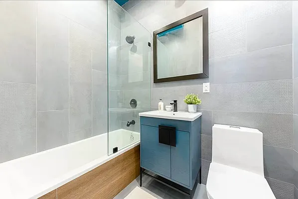 Rented by PREMIUM US INC | media 76