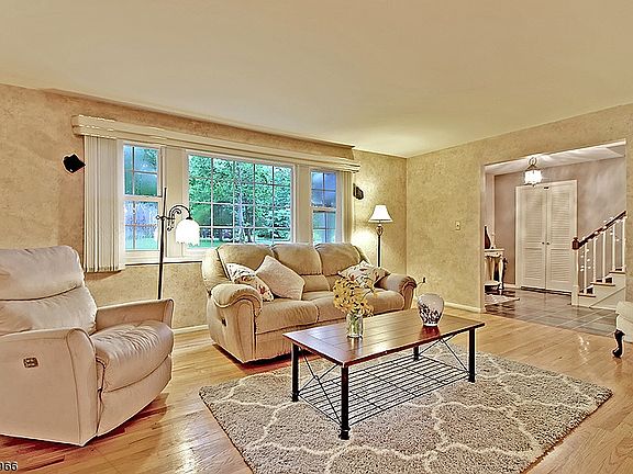 3rd image of 684 Carlene Dr