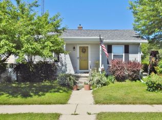 1102 S 36th St, Manitowoc, WI 54220