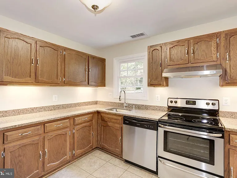 9816 Oakdale Woods Ct — Photo 6