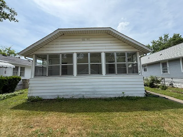 1214 Queen St — Photo 1