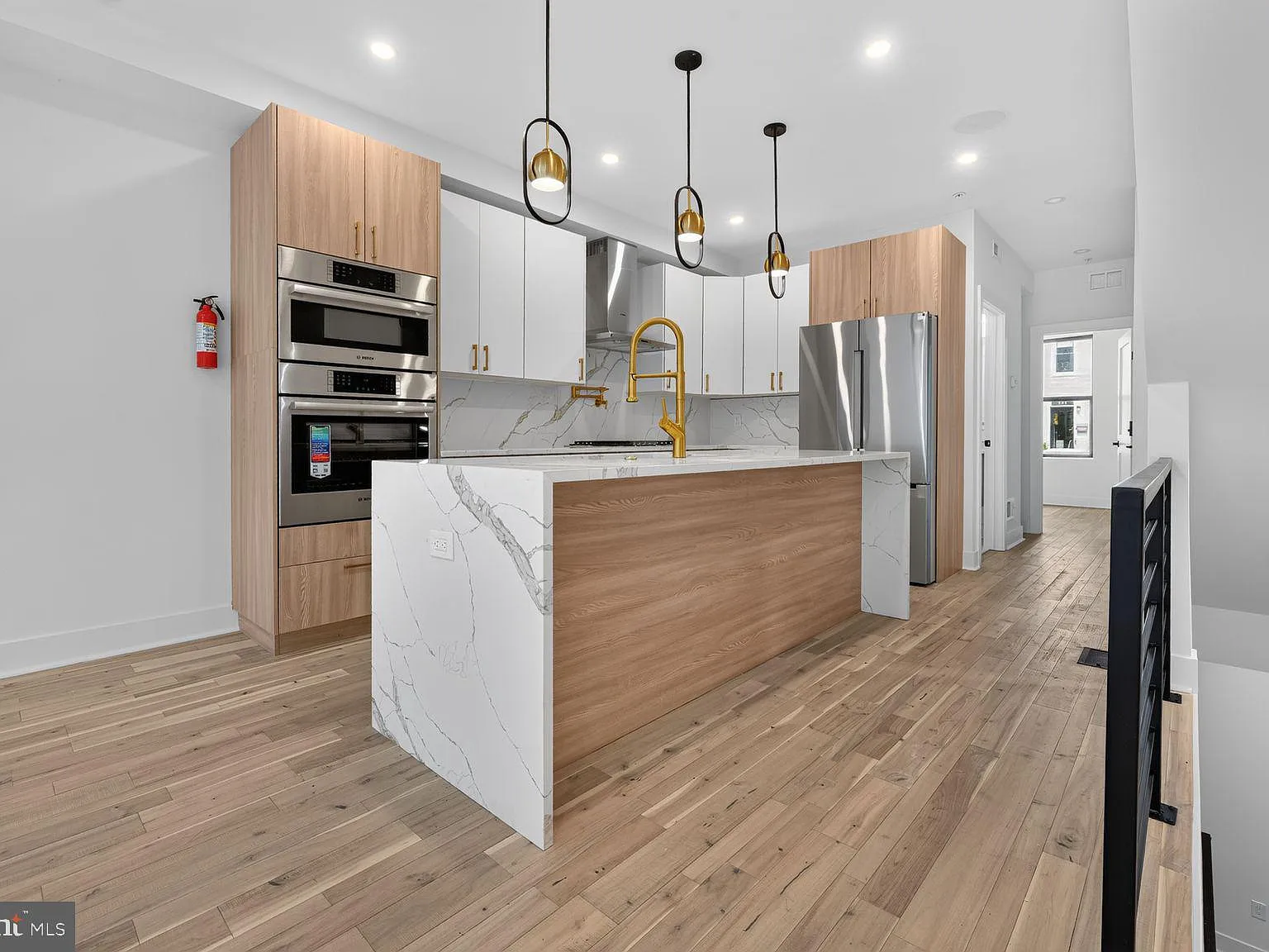 3 bed, 3.0 bath, 1707 sqft, $5,100 — Photo 4
